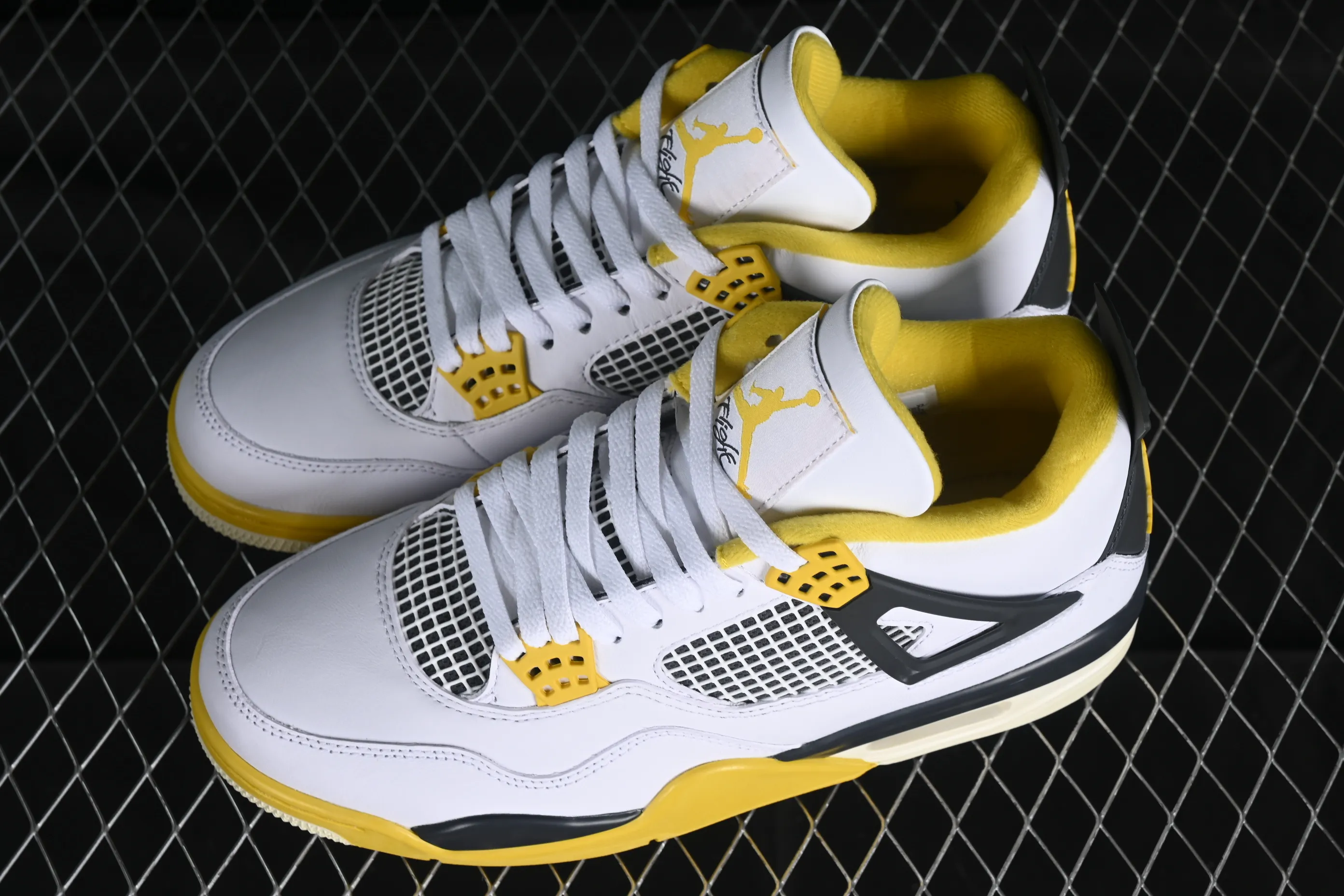 All categories Air Jordan Jordan series basketball shoes Air Jordan 4 OG version Air Jordan 4 Retro "Vivid Sulfur" AJ4 Joe 4 White Thunder AQ9129-101